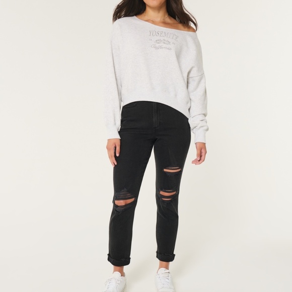Hollister Curvy Ultra-High Rise Ripped Black Mom Jeans - Picture 1 of 3
